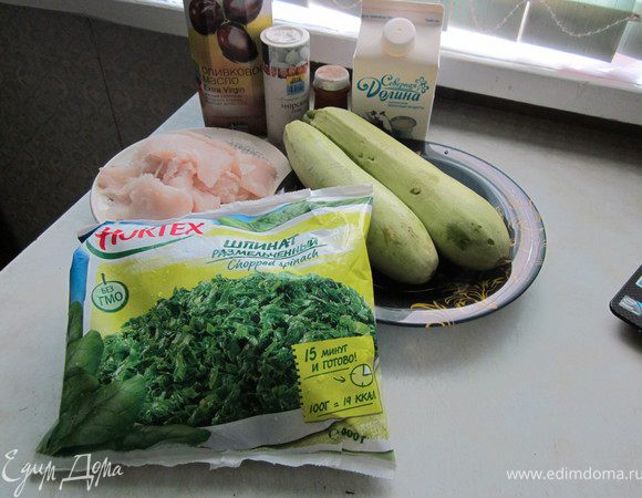 Нам понадобится овощной бульон (вода, лавровый лист, перец горошком, лук репчатый) 