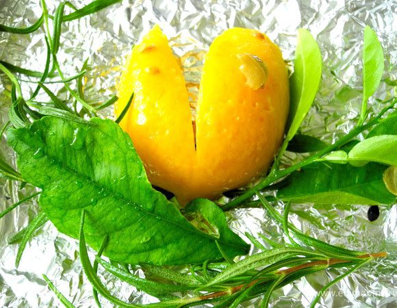 Подготовить соленый лимон и травы.