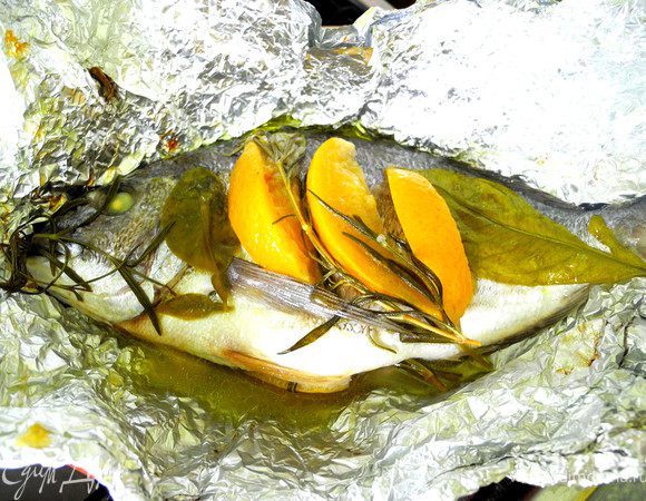 Закрыть фольгу. Выпекать 20-30 мин при температуре 190 градусов. 