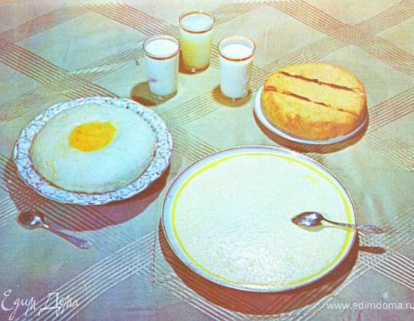 Свежую сметану влить в кастрюлю (желательно в чугунок) и варить на среднем огне 15—20 минут с момента закипания, периодически помешивая, посолить. 

Свежий сыр отжать от оставшейся сыворотки, хорошенько размять до однородной эластичной массы и положить в кипящую сметану. Варить на тихом огне, непрерывно помешивая ложкой или деревянной веселкой. Когда сыр расплавится, не переставая помешивать, осторожно, маленькими порциями засыпать просеянную пшеничную муку так, чтобы не было комочков. Варить до выделения обильного количества масла. Масса должна принять слегка кремоватый цвет. 

Когда дзыкка готова, она легко будет отставать от ложки и стенок кастрюли. 

Подают обычно в горячем виде, можно и в холодном. 

