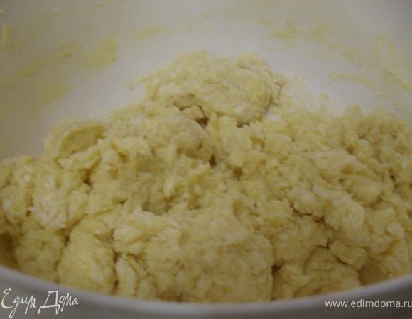 Постепенно добавить муку.