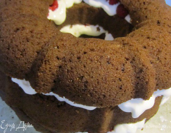 Покрыть оставшимся коржом.