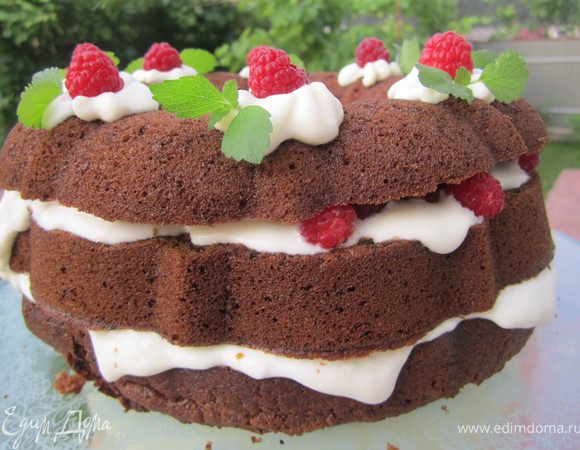 Украсить по желанию.)
Мне такой тортик даже сверху не захотелось сметаной покрывать. Он сам по себе такой интересный получился. Я добавила пару капелек крема и малинку с мелиссой.)