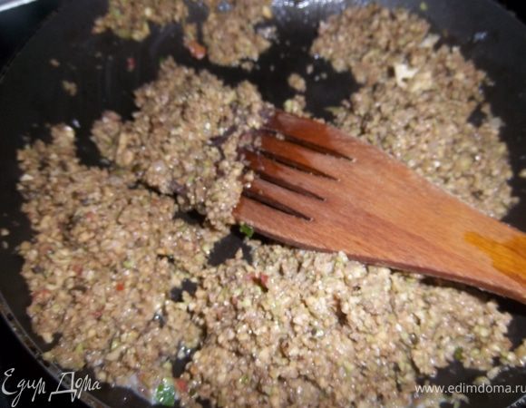 Обжарить гуакомоль и чеснок