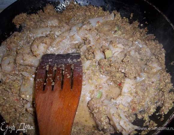 Добавить рыбу на сковороду