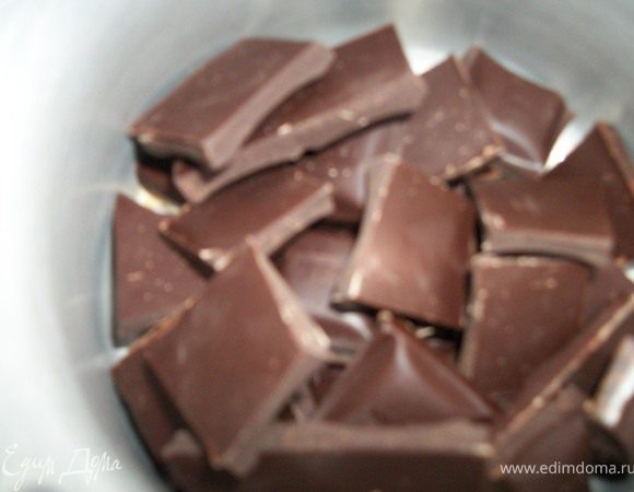 На водянной бане растопить шоколад
