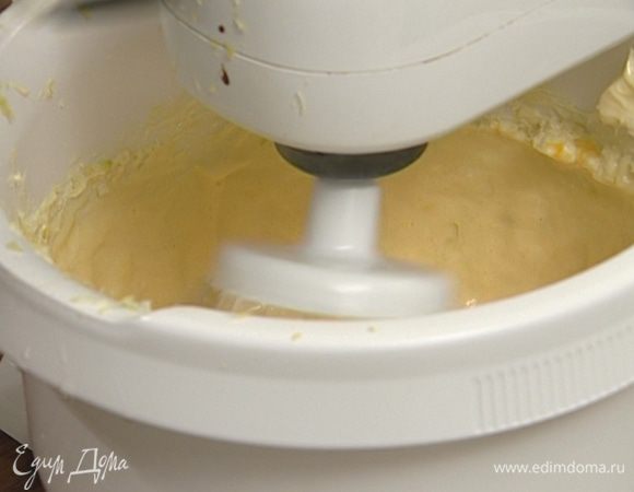 Продолжая взбивать, по одному ввести яйца.