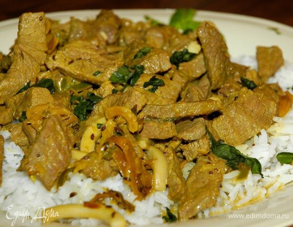 Снять вок с огня, накрыть крышкой и оставить на 10–15 минут. 
