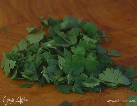 Петрушку порубить.