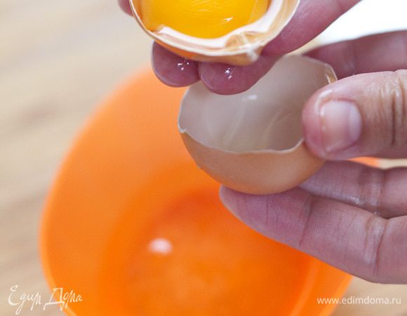 Белок отделить от желтка.