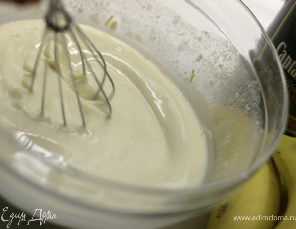 Размешайте до получения однородного теста. Отставьте в сторону.