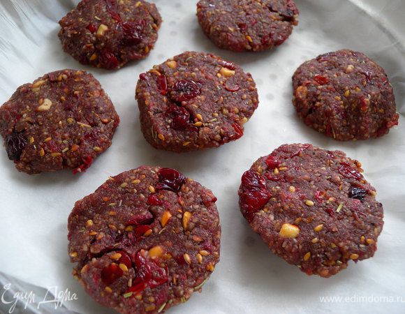 сформировать печенье (около 1,5 см толщиной, не больше)