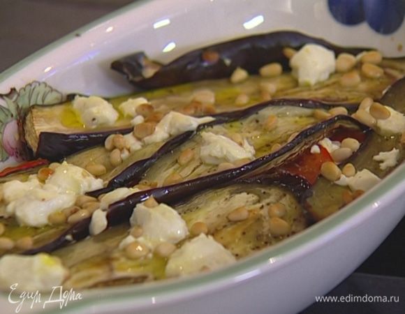 Поместить форму с овощами на несколько минут в духовку, чтобы сыр слегка расплавился. 