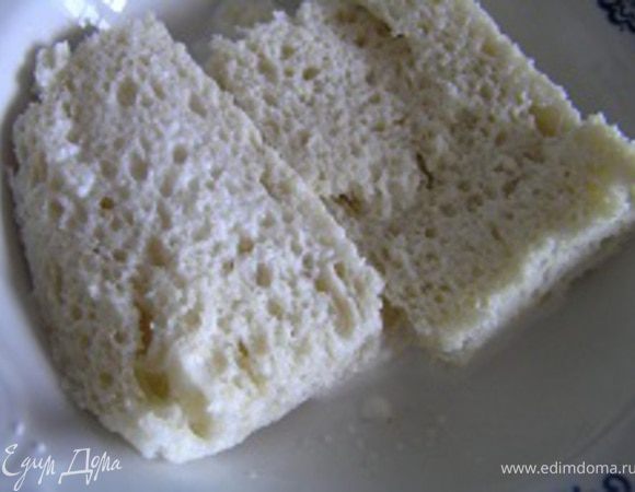 Хлебные мякиши замочить в молоке.