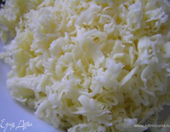 Сыр натереть на терке.