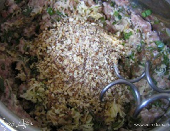 миндаль, розмарин, горцицу, соль, перец. Все тщательно перемешать.