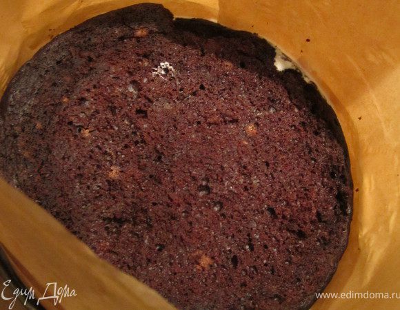 Покрыть коржом.
Поставить в холодильник на 5 часов. Лучше на ночь.