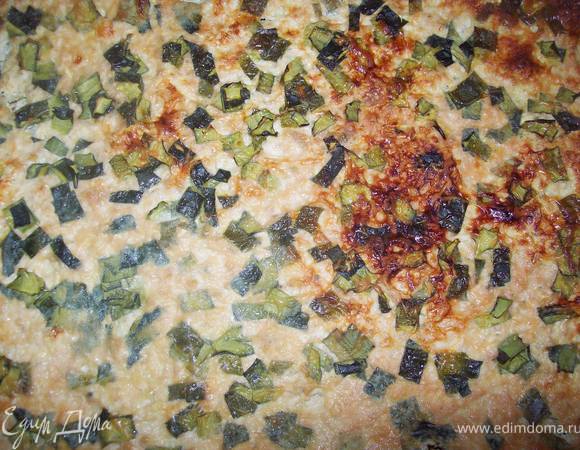 натираем пармезан на мелкой терке и слегка присыпаем запеканку..так что бы кожица цукини была хорошо видна и отправляем в духовку 180-200 гр. минут на 40