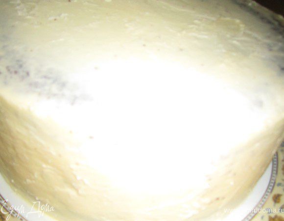 Готовим масляный крем.Покрыть им торт.
Выровнять.