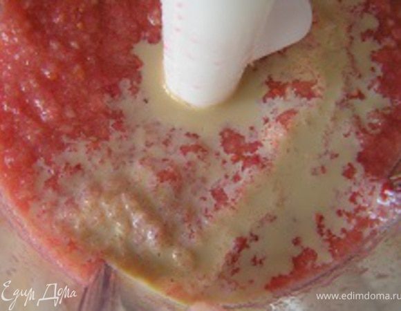 Добавить ликер, перемешать.