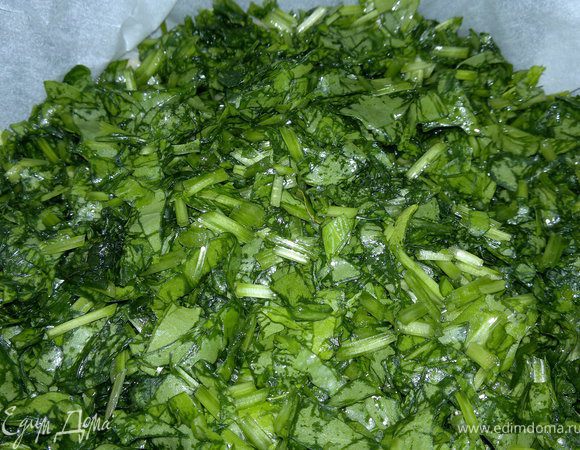 Сверху выкладываем наш щавель.