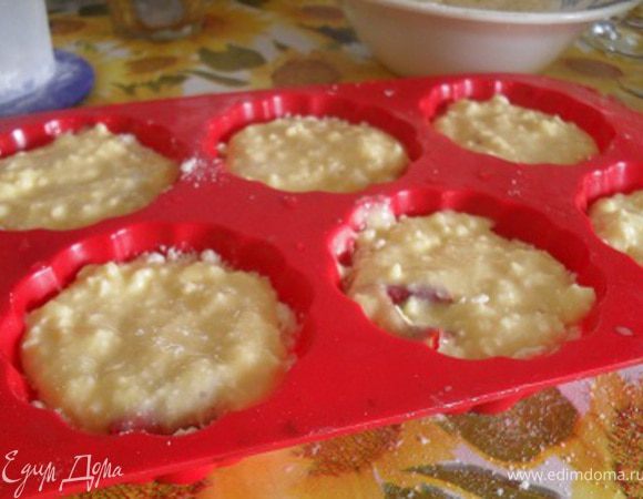 Сверху слой творожной массы.