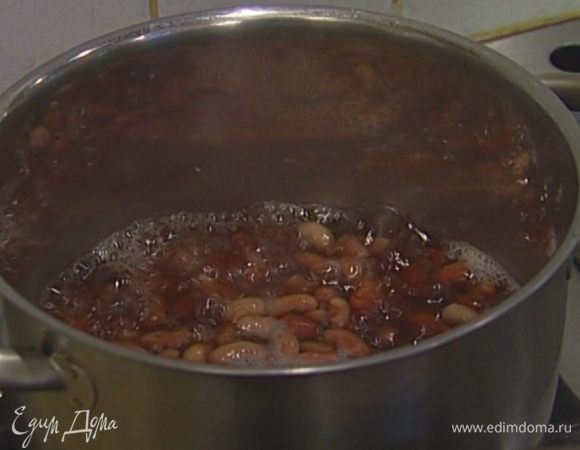 Фасоль замочить минимум на 4 часа, затем отварить до готовности и слегка посолить.