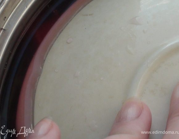 Накрыть блюдцем, при надавливании вода чуть-чуть должна подниматься над блюдцем.
Подавать со сметаной, мацони..... можно чеснок:)))