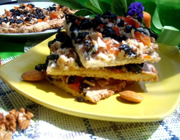 Даем остыть. Можно подавать пирогом, а можно разрезать на пирожные, как это сделала я)) Самира, спасибо огромное за "Продолжение "Соло"!