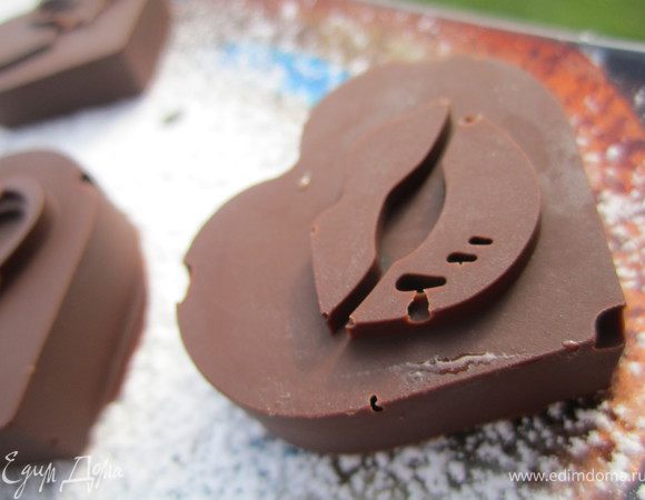 Поставить в холодильник на 30 минут.
