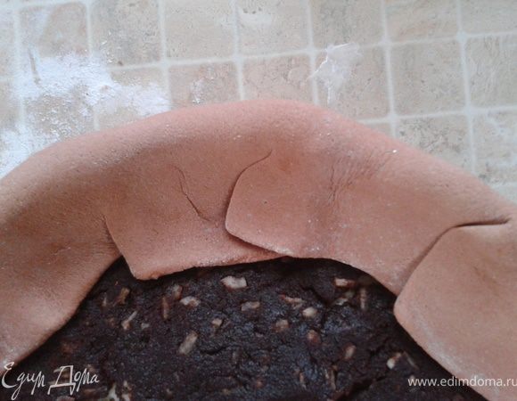 Закрываем края вовнутрь (вообще чем дальше - тем лучше)