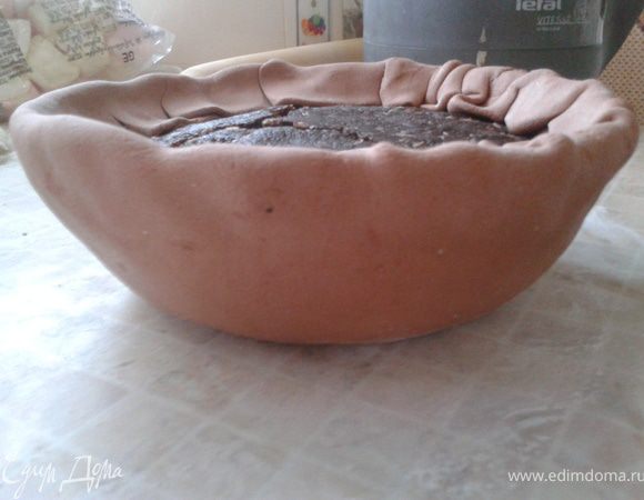 Очень хотелось сделать первобытную глиняную макитру, поэтому особо не ровняла (да и Маргарите уже поднадоело)