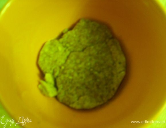 поливаем кофейной пропиткой (кофе растворить в полстакана воды)