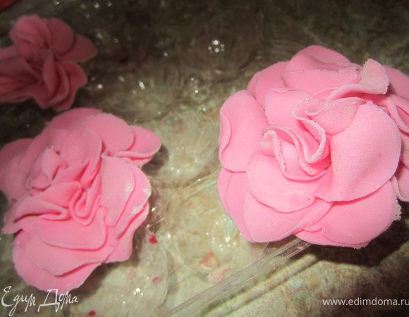 Оставить цветы подсохнуть.