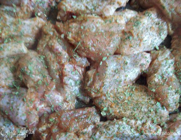 Даем постоять минут 10 и отправляем в духовку на 30-40 минут при температуре 180-200 гр.