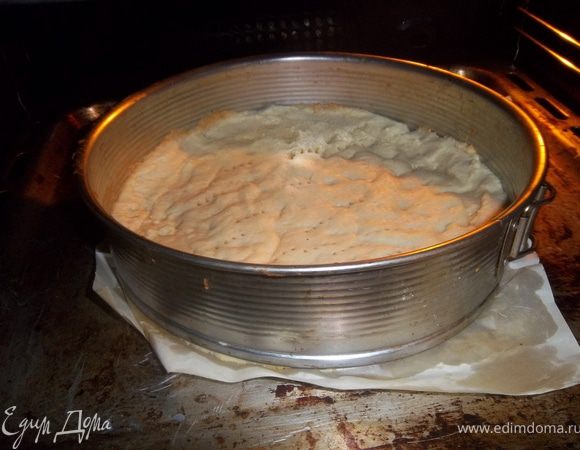 Отдельно выпекаем корж