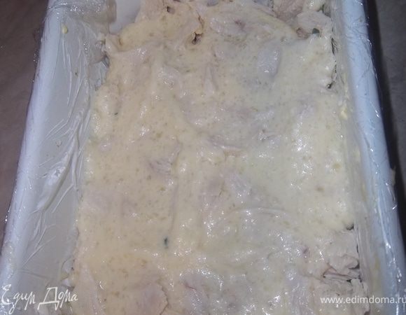 Посыпь зеленью и специями.Залей майонезом и охлади