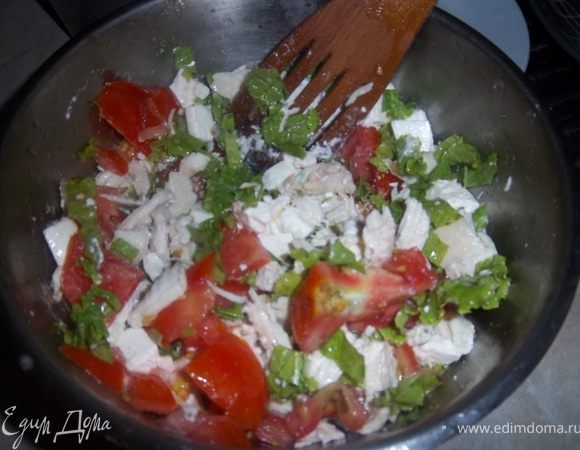 Нарезать все ингредиенты и перемешать