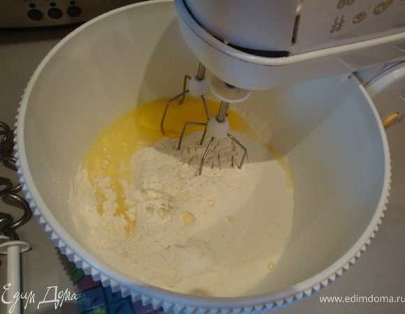 Добавляем яйцо