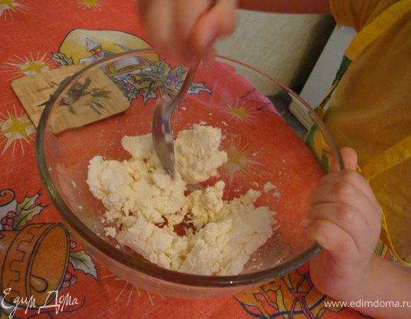 В это время растирем тврог с крахмалом