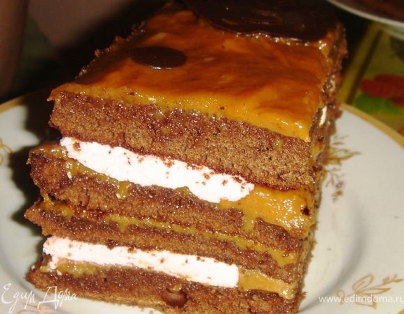 Когда торт готов, ставим его в холодильник для того, чтобы хорошо пропитался. 
Советую делать его за день до трапезничества)))
Приятного аппетита. 