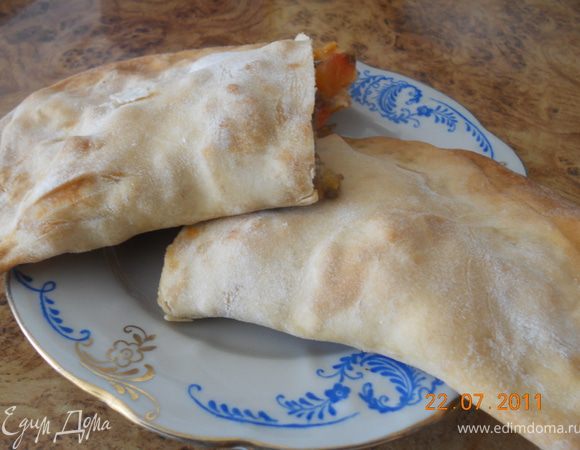 выкладываем нашу пиццу на противень, и выпекаем минут 30 при 200 гр
 приятного аппетита!