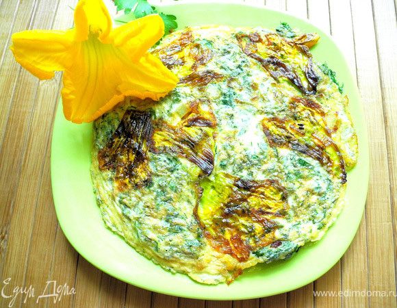 Сверху аккуратно вылить яичную смесь с зеленью. Когда "схватится" - перевернуть. Очень вкусно!