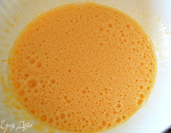 В этом рецепте всё зависит от йогурта и его баночки :) Потому что все остальные ингредиенты мы будем измерять этой самой баночкой. Если берем 2 баночки, то все ингредиенты увеличиваются вдвое. Йогурт может быть любого вкуса и жирности. Я обычно беру либо цитрусовый, либо ванильный, либо простой белый натуральный. 