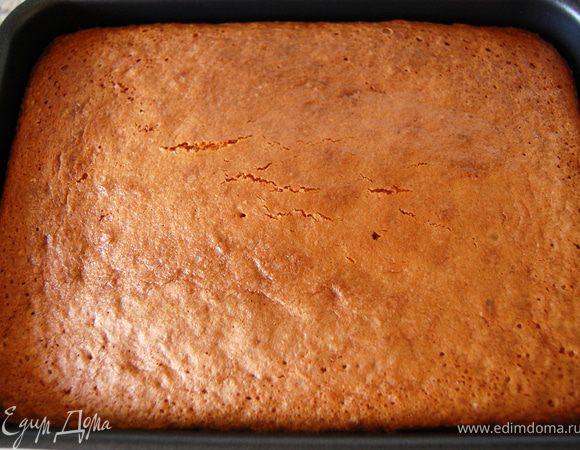 Разогреваем духовку до 170-180 градусов и отправляем туда наш кекс на 20-30 минут в режиме с конвекцией. Готовность лучше проверить зубочисткой.