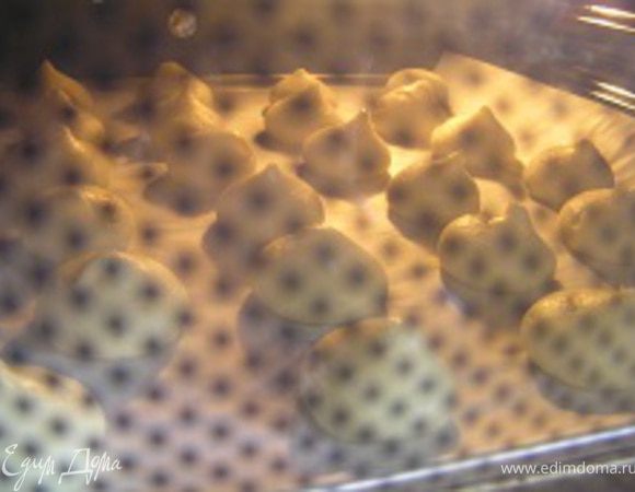 Выпекать в разогретой до 200*С духовке в течение 35-40 минут до румяного цвета. 