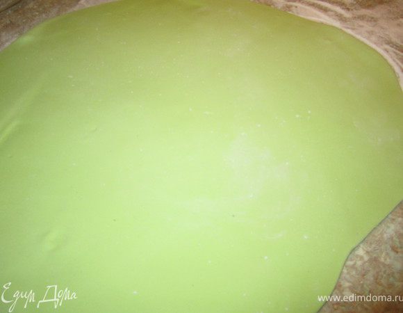 Приготовить мастику.
Раскатать.