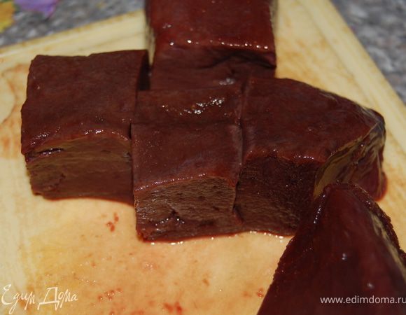 Печень нарезала на небольшие кусочки и проварила минут 10, до изменения цвета.