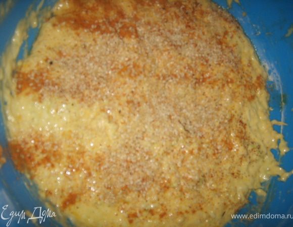 После того как тесто поднялось добавляем корицу и кунжут, грецкие орехи