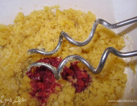 Если получается сильно густое тесто, добавить 1-2 ст. л. воды.